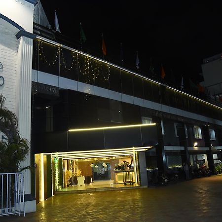 Hotel Mars Madras Buitenkant foto