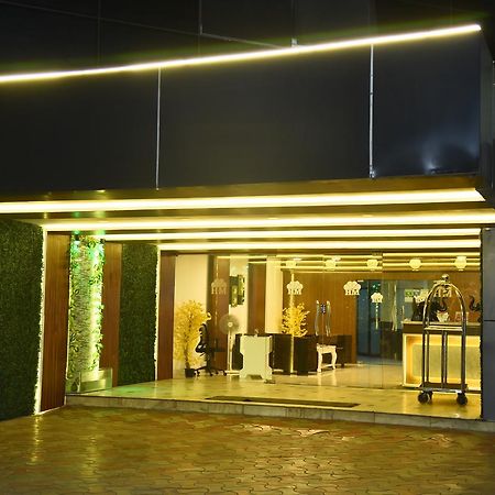 Hotel Mars Madras Buitenkant foto