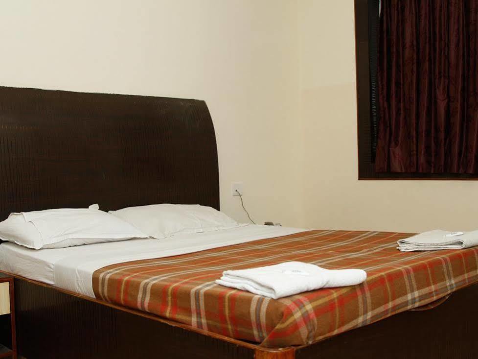 Hotel Mars Madras Buitenkant foto